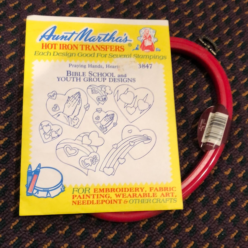 NWT Embroidery Hoop and Heart and praying hands design transfers